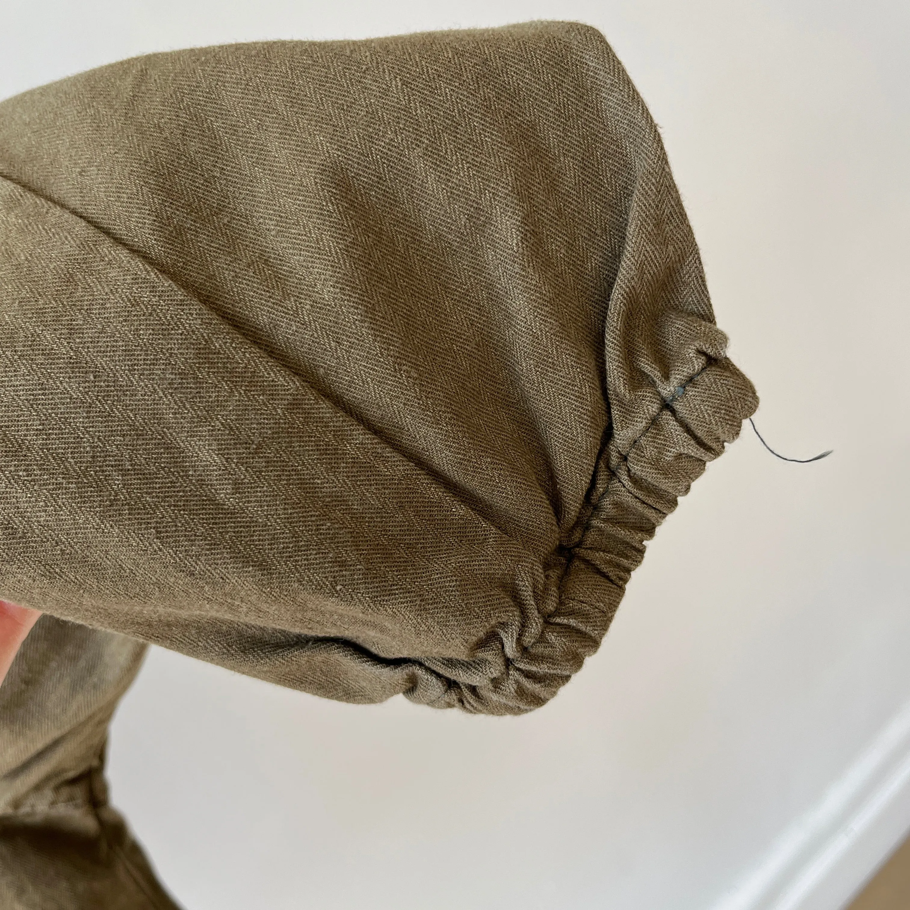 1970s HBT Olive Green Cotton Pullover Top with a Single Button