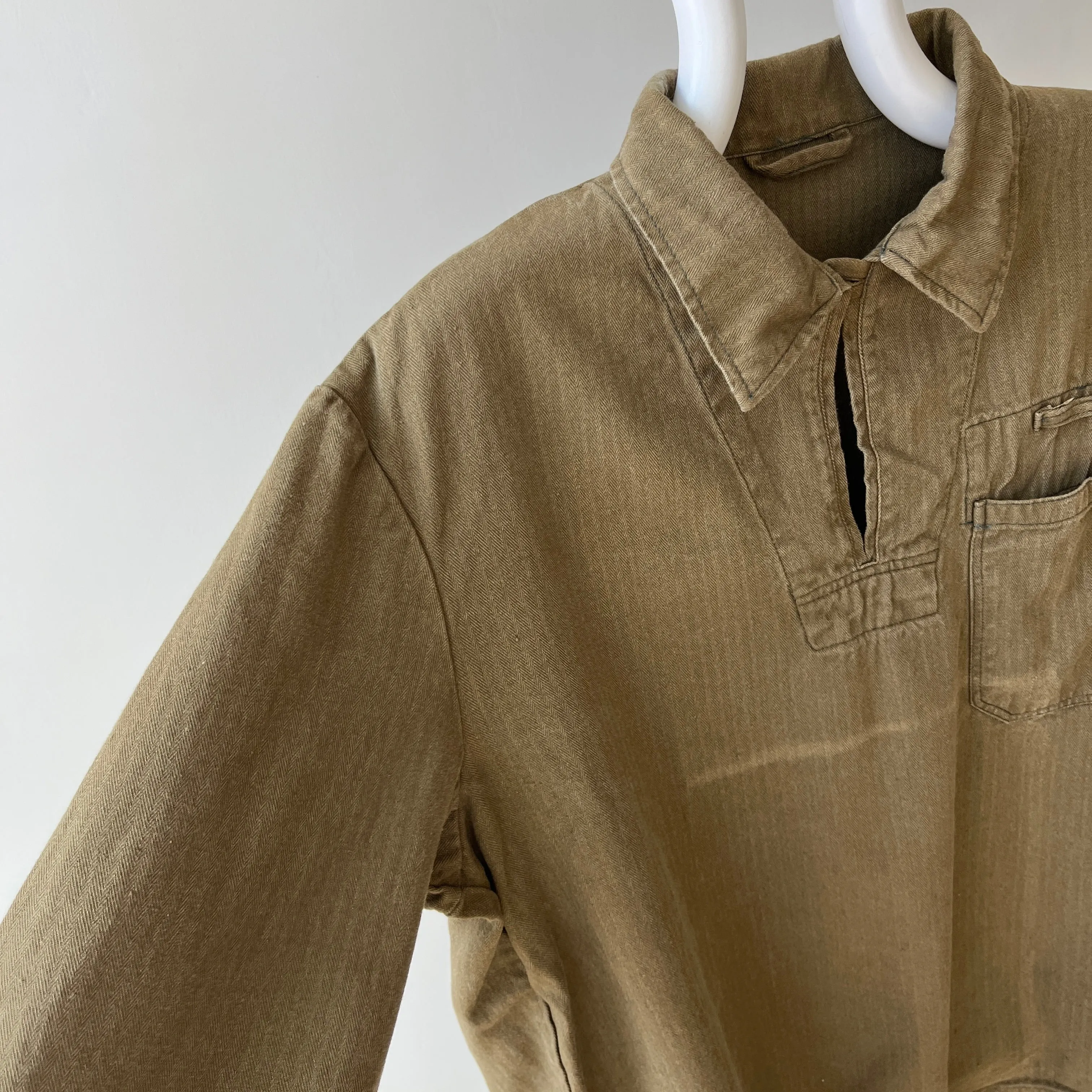 1970s HBT Olive Green Cotton Pullover Top with a Single Button