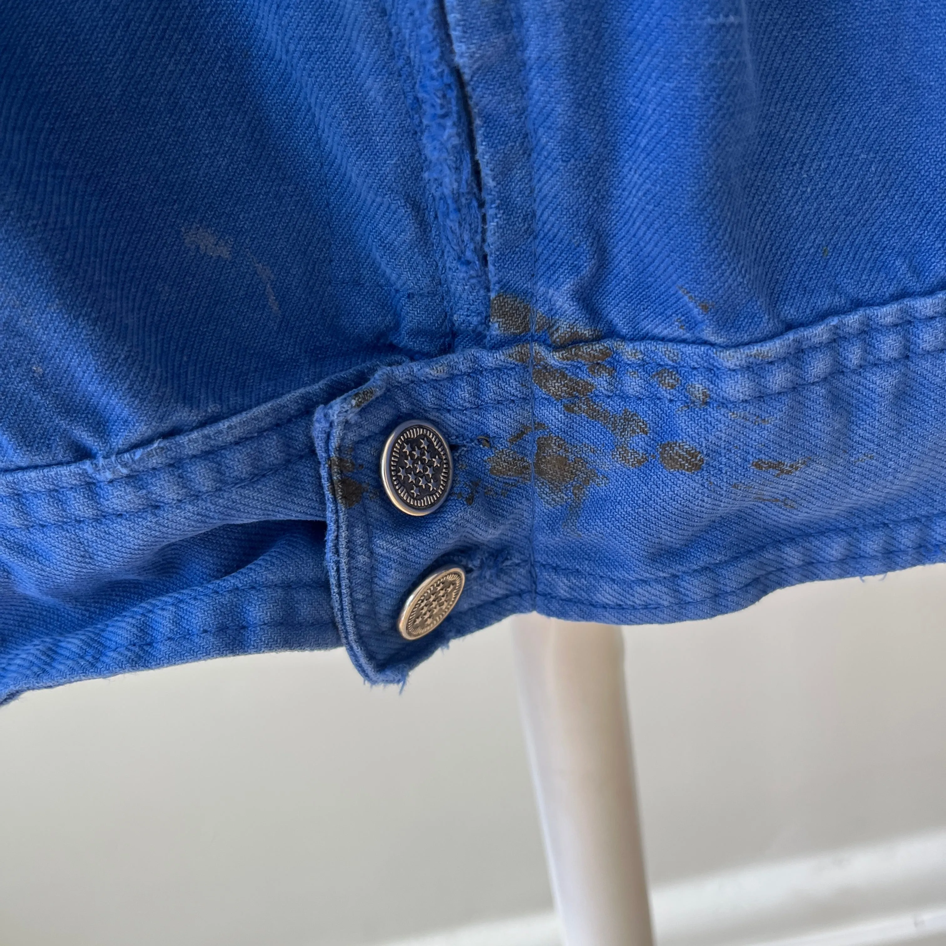 1980s Europeenne De Brasseries Chore Coat with Replaced Zipper and 13 Star Buttons - Lots of Mending