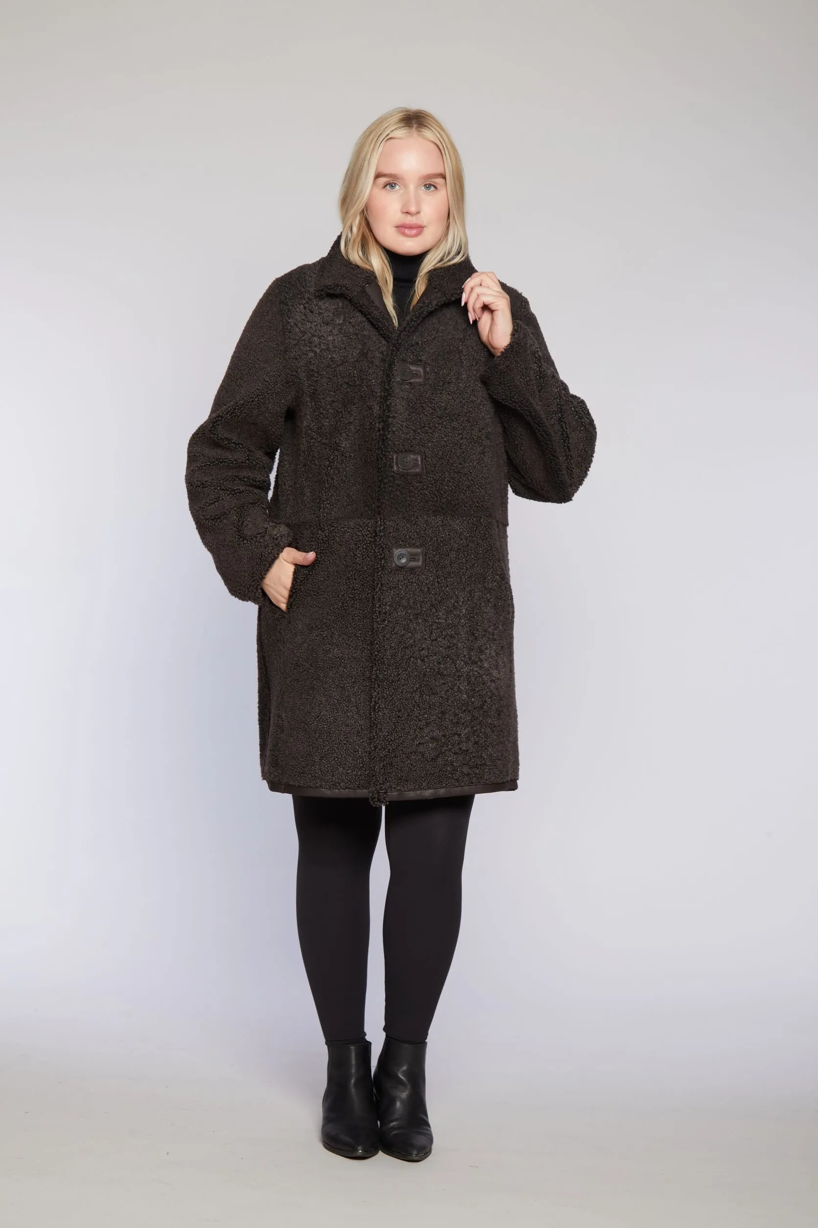 #C527 Curve-Sizing Shearling Reverses to Soft Napa